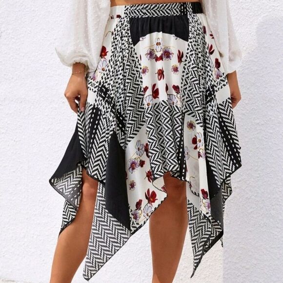 đĽ$5/$25âNwot Floral and Chevron Asymmetrical HemâSkirt - Picture 1 of 7